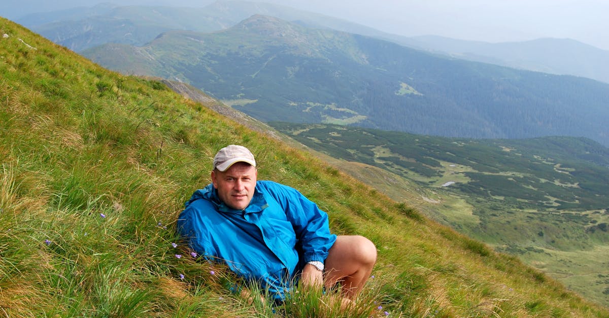 guide complet pour les débutants en randonnée : conseils, équipements essentiels et astuces pour profiter pleinement de vos premières aventures en plein air.