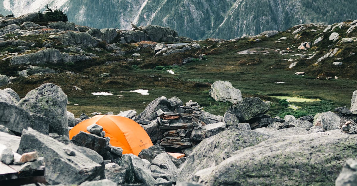 découvrez les meilleurs endroits pour le camping sauvage, loin de la foule, en pleine nature pour une expérience authentique et inoubliable.